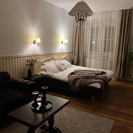 Отель Saku Mois & Saku Manor Экстерьер фото