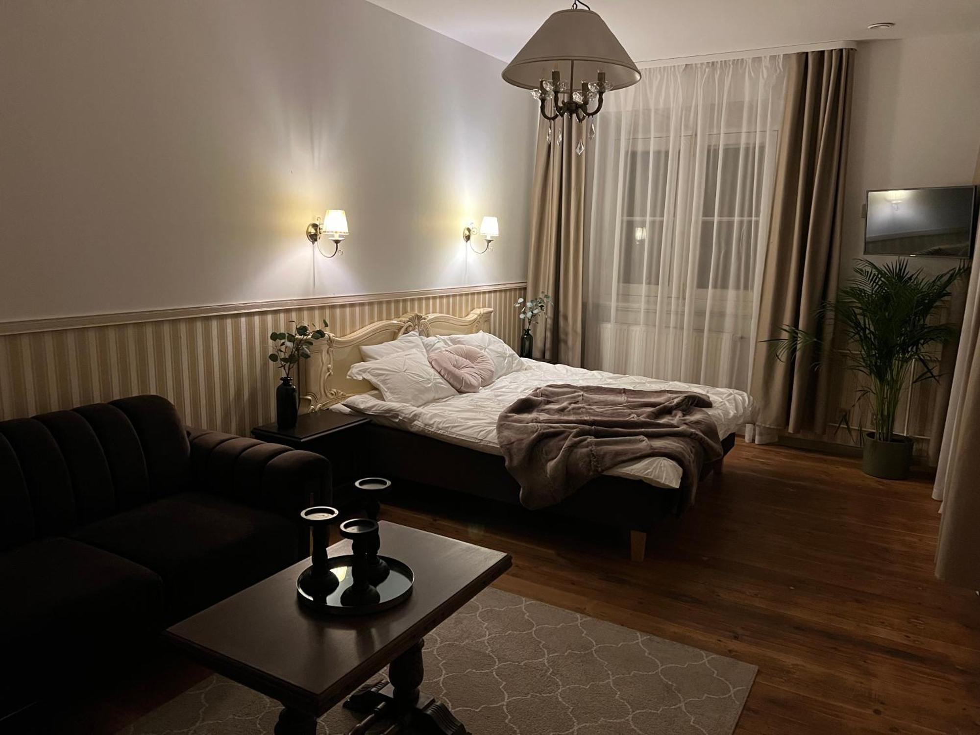 Отель Saku Mois & Saku Manor Экстерьер фото