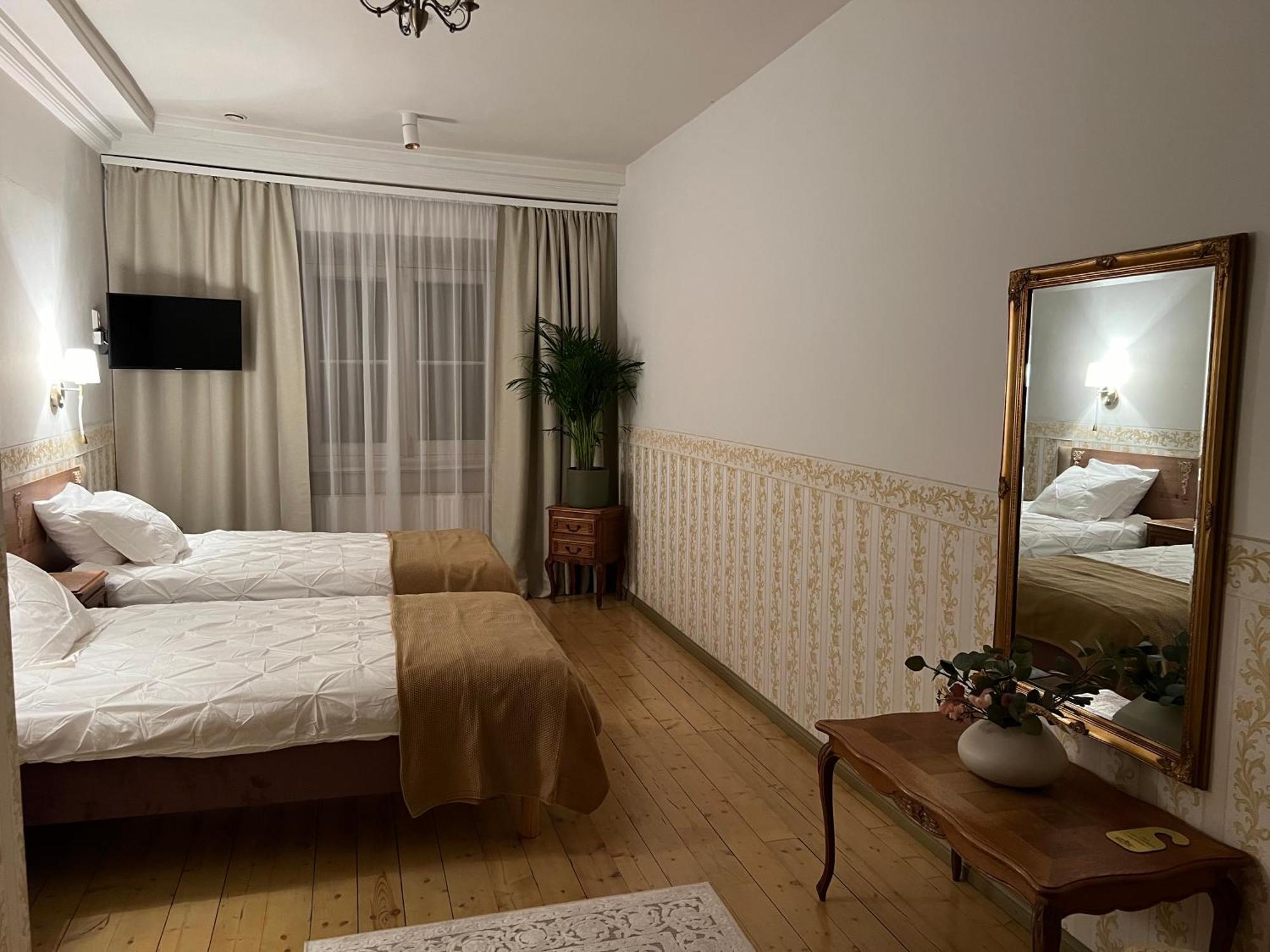 Отель Saku Mois & Saku Manor Экстерьер фото