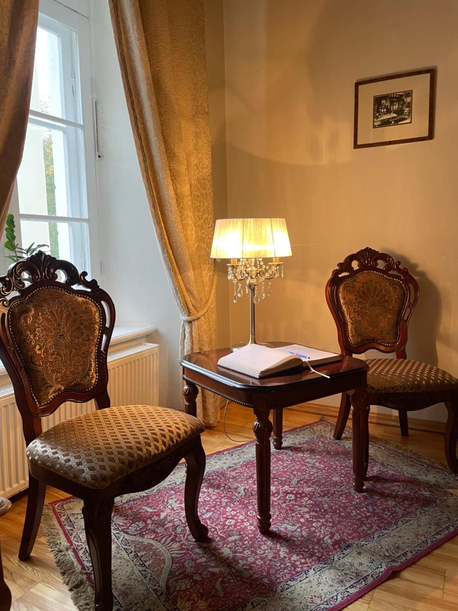 Отель Saku Mois & Saku Manor Экстерьер фото