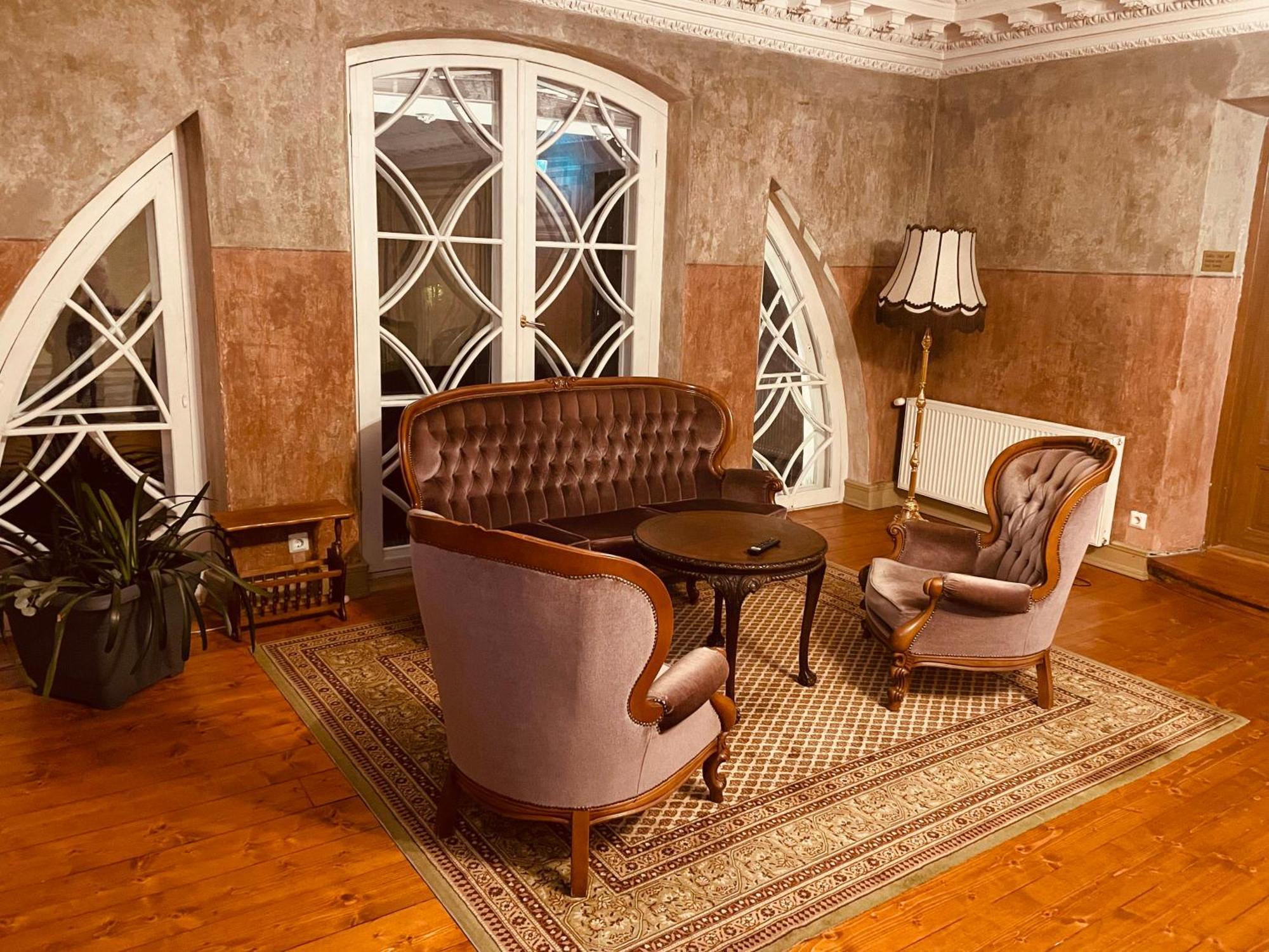 Отель Saku Mois & Saku Manor Экстерьер фото