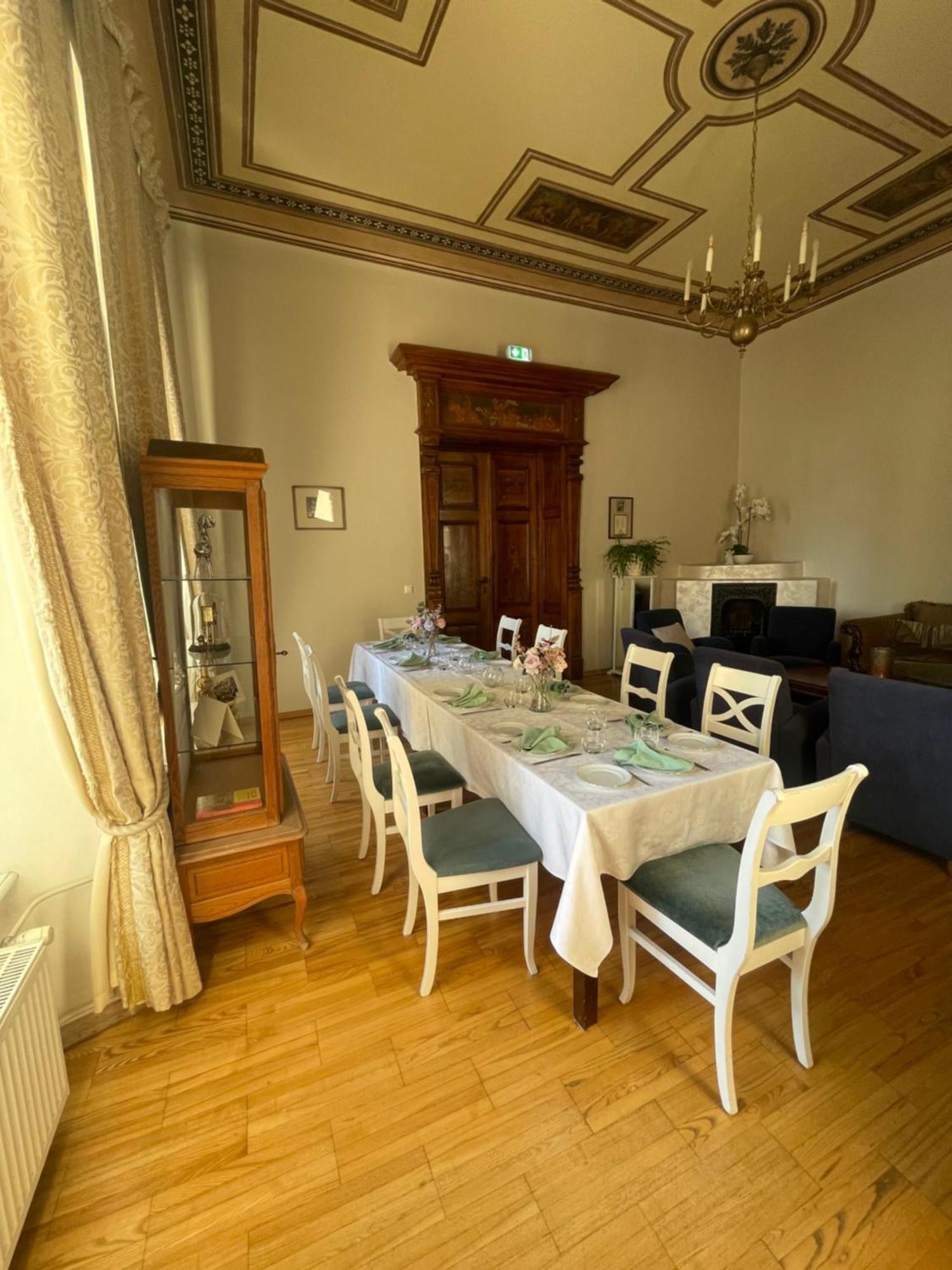 Отель Saku Mois & Saku Manor Экстерьер фото