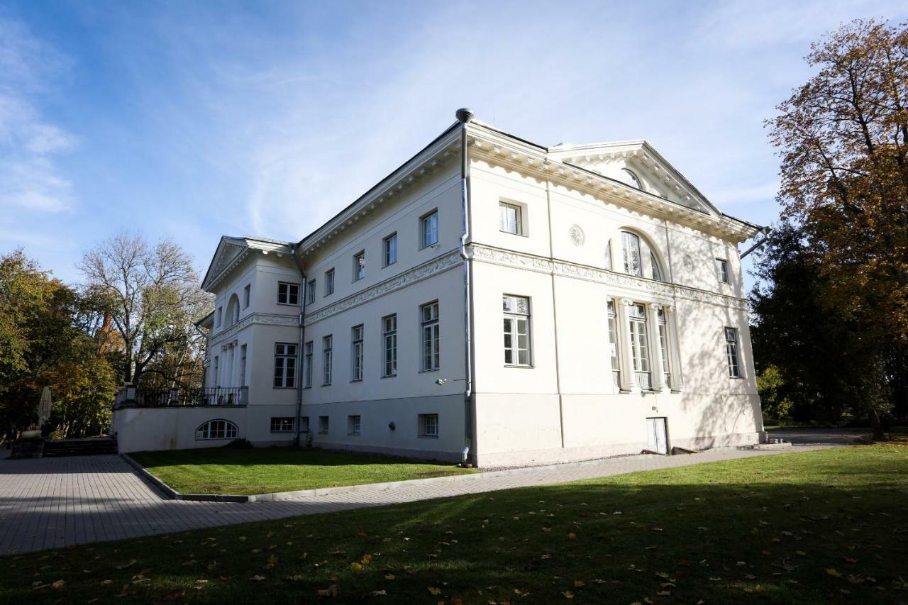 Отель Saku Mois & Saku Manor Экстерьер фото
