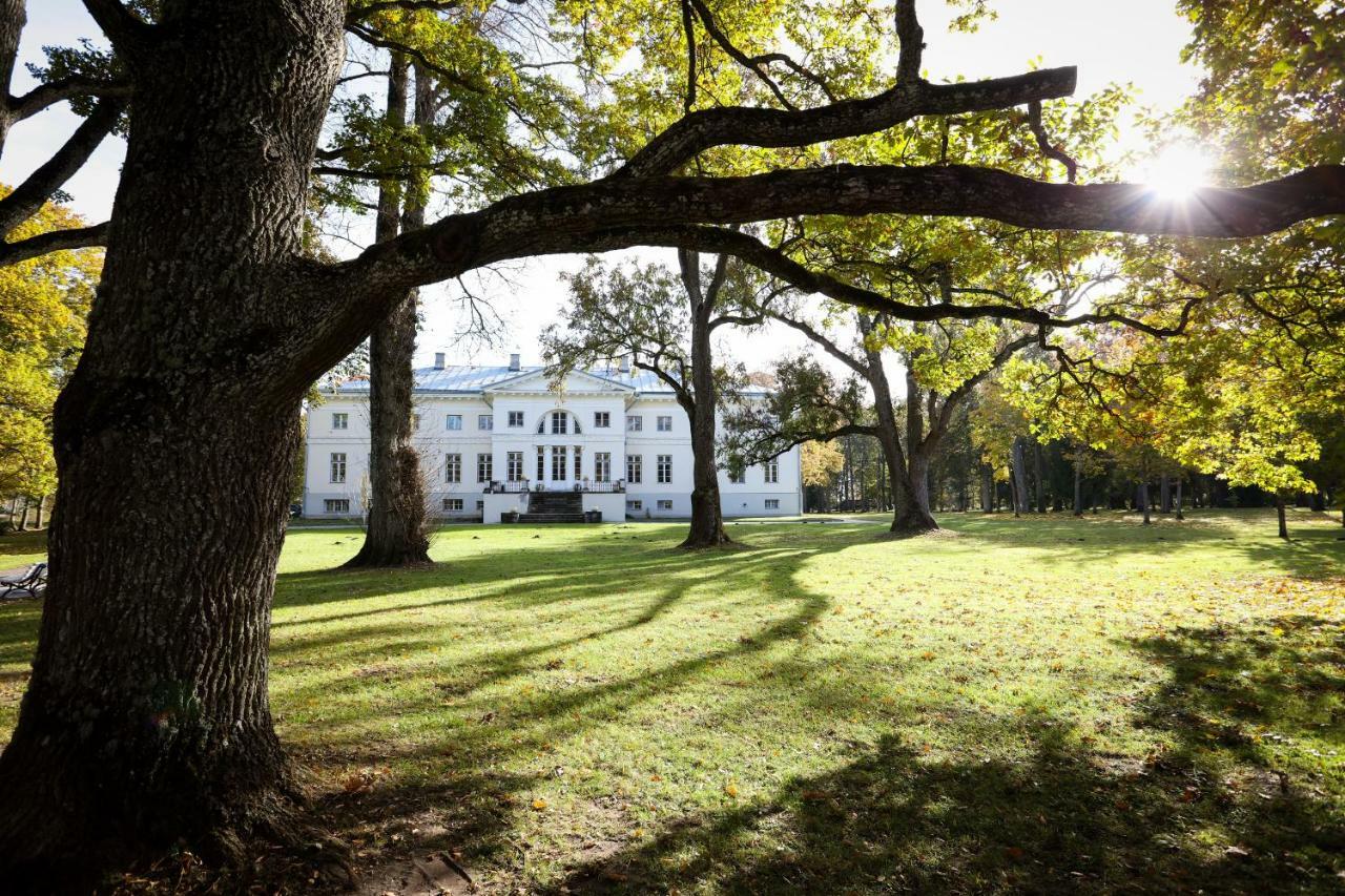Отель Saku Mois & Saku Manor Экстерьер фото