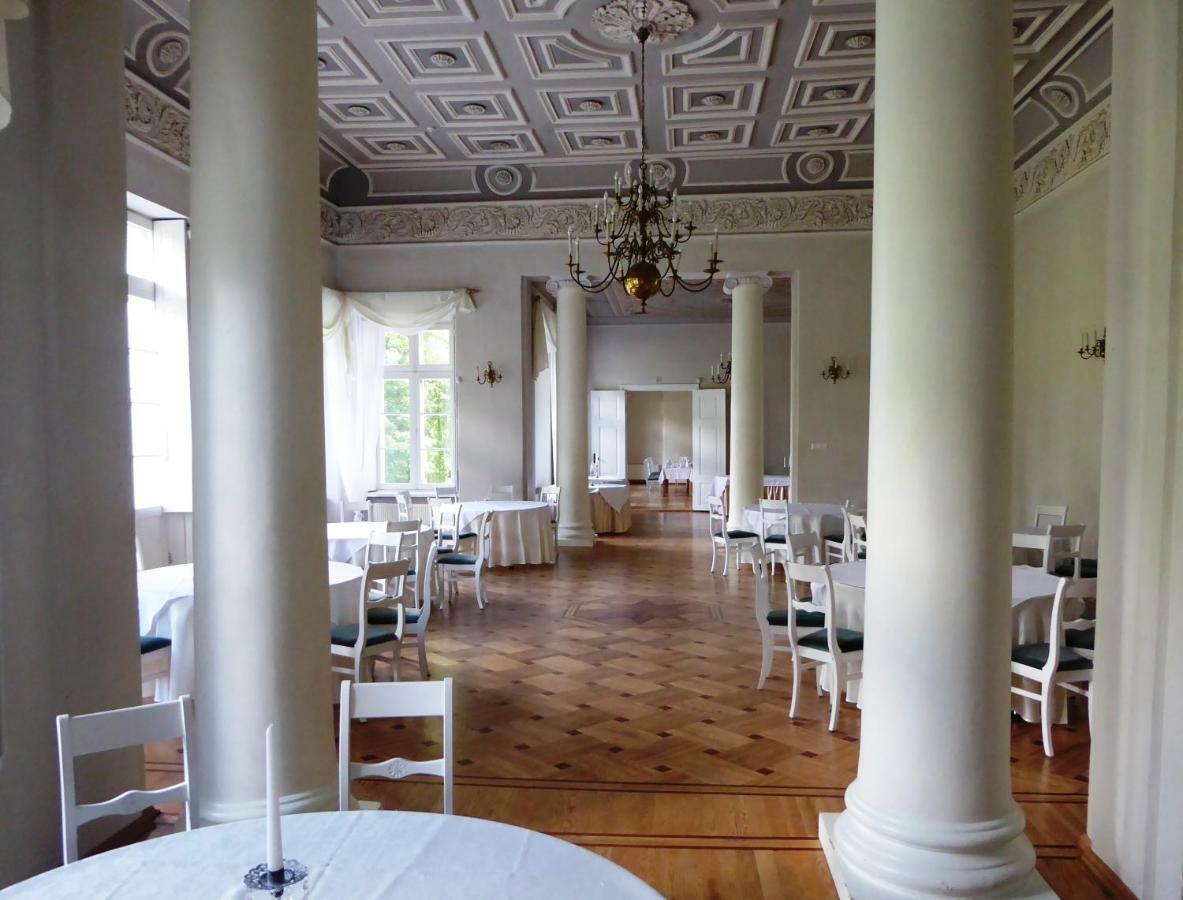 Отель Saku Mois & Saku Manor Экстерьер фото