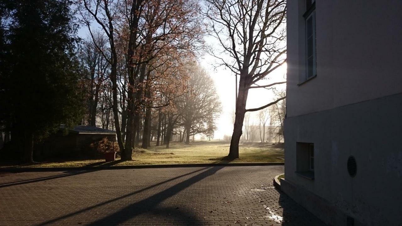 Отель Saku Mois & Saku Manor Экстерьер фото