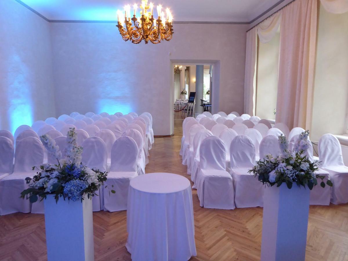 Отель Saku Mois & Saku Manor Экстерьер фото