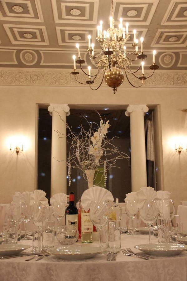 Отель Saku Mois & Saku Manor Экстерьер фото